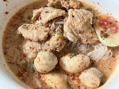 ก๋วยเตี๋ยวต้มยำน้ำเต้าหู้