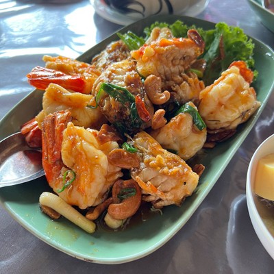 กุ้งแม่น้ำผัดซอสมะขาม