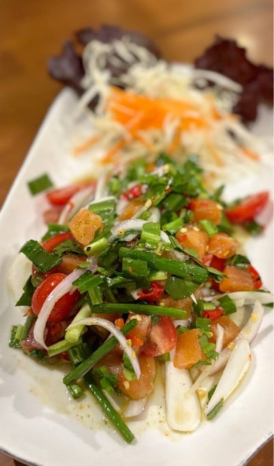 🥗 ยำแซลมอน. (ราคา 180 บาท.)