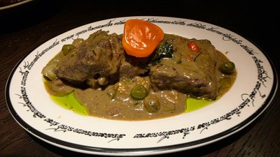 เนื้อริบกระดูกหมักกะทิ แกงเขียวไข่ครอบ