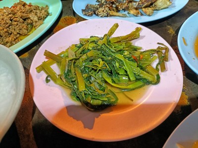 ผัดผักบุ้งไฟแดง