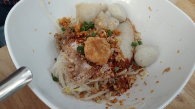 เส้นหมี่แห้งยำ