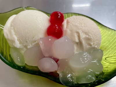 ไอศครีมรสนมสดแลกะทิสดใส่เยลลี่