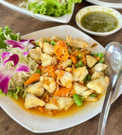 ปูก้อนผัดพริกเหลือง