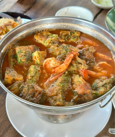 แกงส้มชะอมกุ้ง