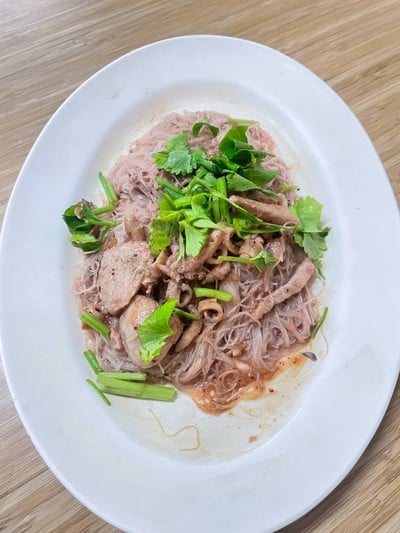 ผัดหมี่ขาวใส่ข้าวหมัก