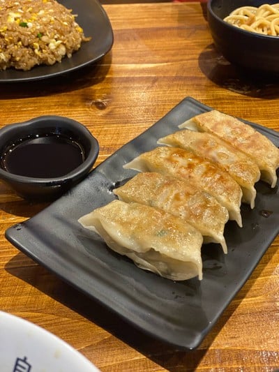 ทงคตซึราเมน + เกี๊ยวซ่า