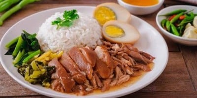 อาหาร หรือ เครื่องดื่ม