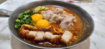 มาม่าต้มยำยกหม้อรวมหมู