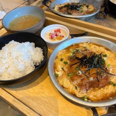 ข้าวหน้าไก่ทอดคัตสึไข่ข้น