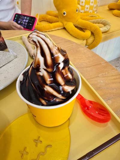 ไอศครีม นม ราดช็อคโกแลต