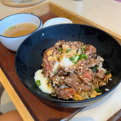 ข้าวหน้าเนื้อไข่ออนเซ็น