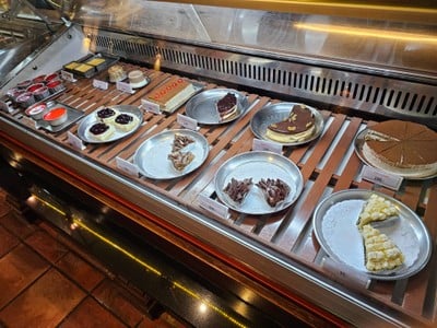 อาหาร หรือ เครื่องดื่ม