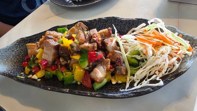 สามชั้นคั่วพริกเกลือ