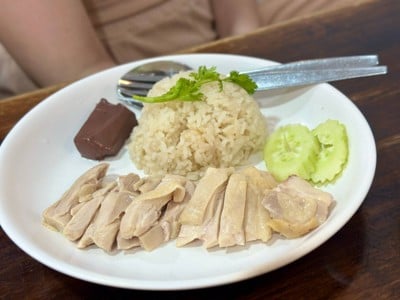 เมนูของร้าน โกยีข้าวมันไก่ (KOYI CHICKEN RICE)
