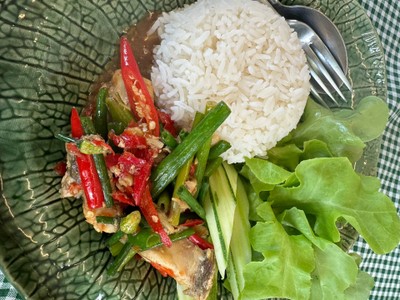 ข้าวปลากะพง(ไม่ทอด)ผัดดอกหอม