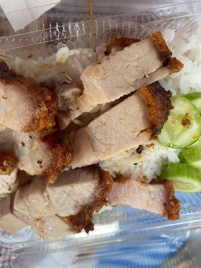 ข้าวหมูกรอบ