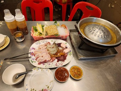 อาหาร หรือ เครื่องดื่ม