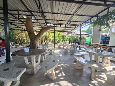 บรรยากาศ แดนข้าวมันไก่ สาขาสันทรายสายเก่าเยื้องปั๊มPT