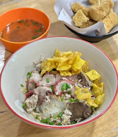 ก๋วยเตี๋ยวหมูต้มยำน้ำ