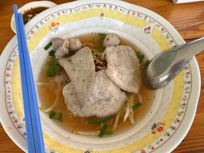 ก๋วยเตี๋ยวต้มยำน้ำหมูทุบ