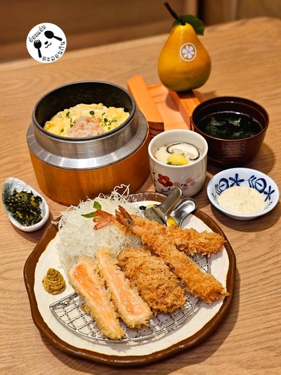 เซตรวมซีฟู๊ด (แซลมอน , หอยนางรมและกุ้ง)