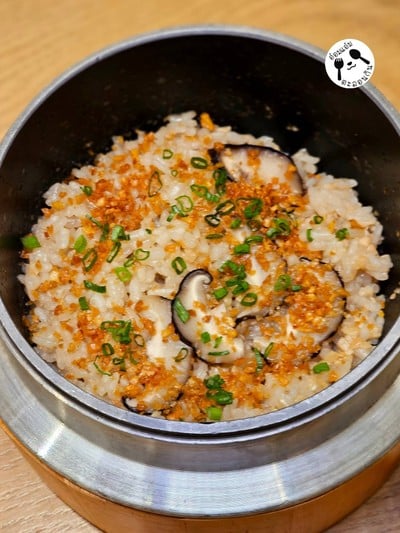 ข้าวอบเห็ดกระเทียมกรอบ