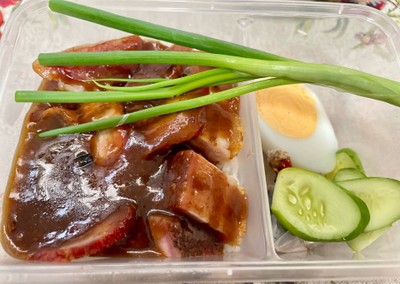 ข้าวหมูแดงทุกอย่าง พิเศษ