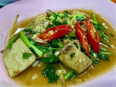 ปลากระพงผัดขึ้นฉ่าย