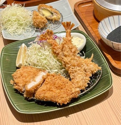 ชุดสันในหมูทอด+กุ้งทอด 2 ตัว