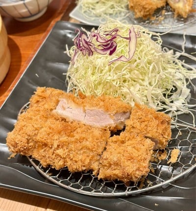 ชุดข้าวทงคัตสีหมูสันในขนาดพอดีคำ ราคา 300 บาท++