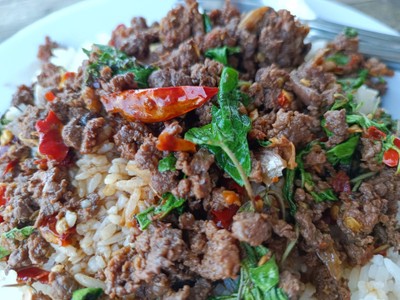 ข้าวกะเพราเนื้อ