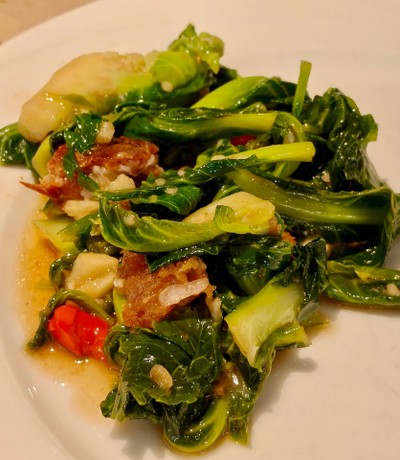ผัดแขนงหมูกรอบ