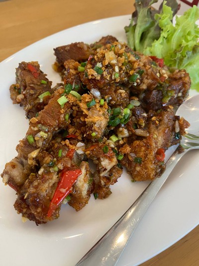หมูกรอบผัดพริกเกลือ