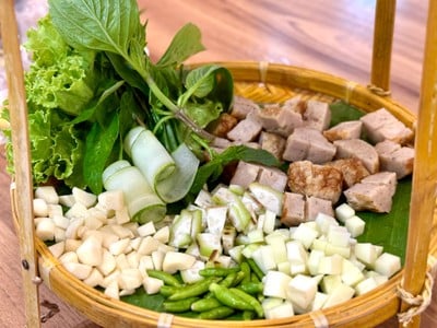 แหนมเนือง