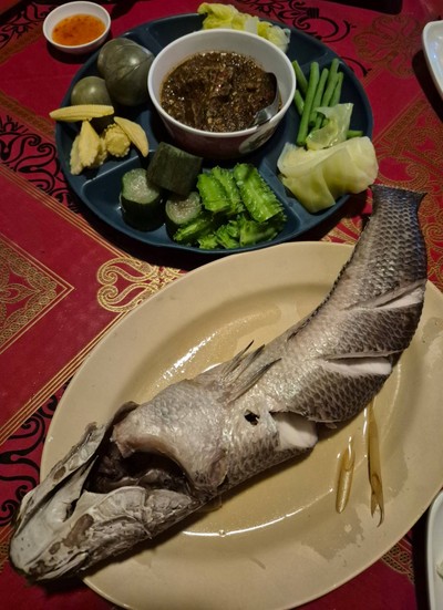 ปลาช่อนนึ่งจิ้มแจ่ว