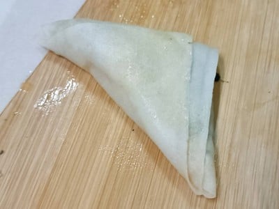 วิธีทำ ปอเปี๊ยะทอดไส้ผักโขมเบคอนชีส