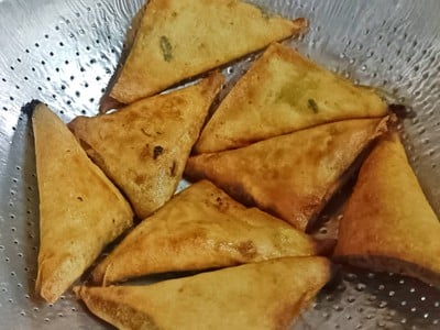 วิธีทำ ปอเปี๊ยะทอดไส้ผักโขมเบคอนชีส