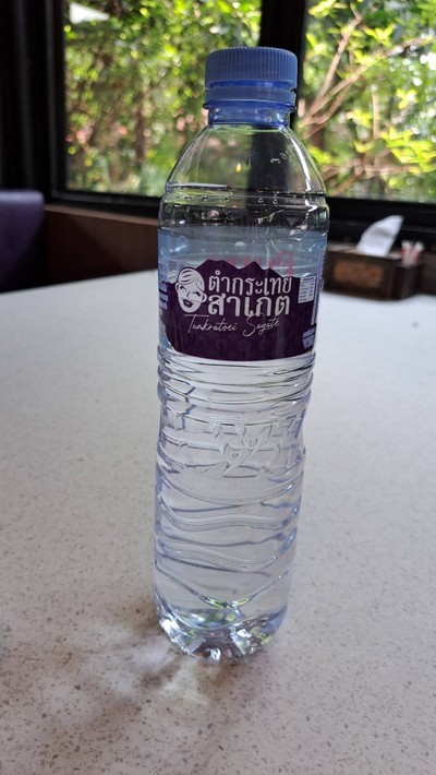 อาหาร หรือ เครื่องดื่ม