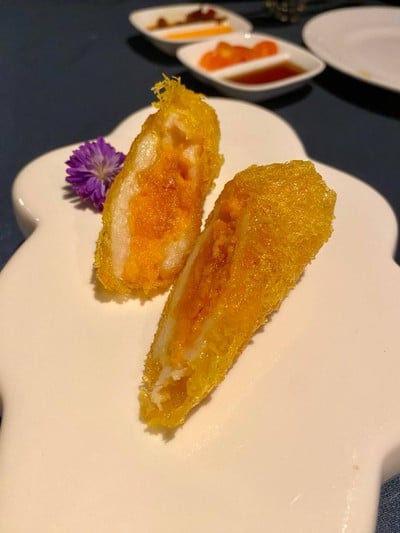 กุ้งม้วนไส้ไข่เค็ม