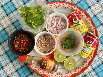 วิธีทำ 🌶️🍋🟩 ยำปลากระป๋อง 🐟🥫 วิธีทำ 🌶️🍋🟩 ยำปลากระป๋อง 🐟🥫