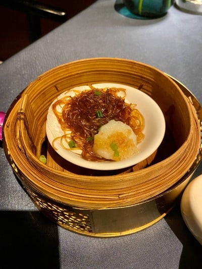 หอยเชลล์นึ่งซอสกระเทียม