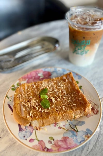🍞 ขนมปังปิ้งคาราเมลโฮมเมดเนยถั่ว. (ราคา 45 บาท.)