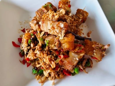 หมูกรอบคั่วพริกเกลือ