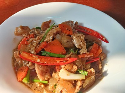หมูผัดพริกไทยดำ