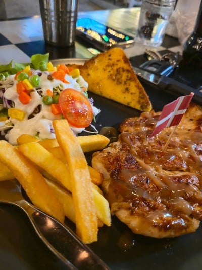 อาหาร หรือ เครื่องดื่ม