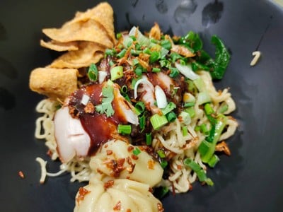 บะหมี่เกี๊ยวแห้ง