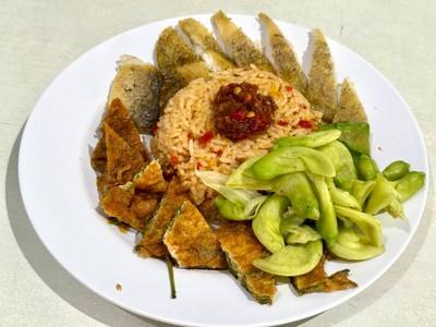 ข้าวคลุกน้ำพริกมะขาม