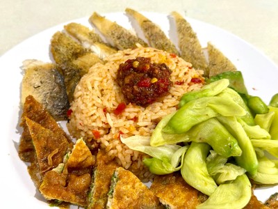 ข้าวคลุกน้ำพริกมะขาม