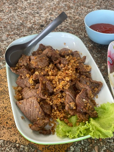 เนื้อทอดกระเทียม